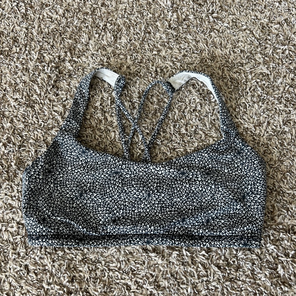 Lululemon Free to Be Bra Size 6